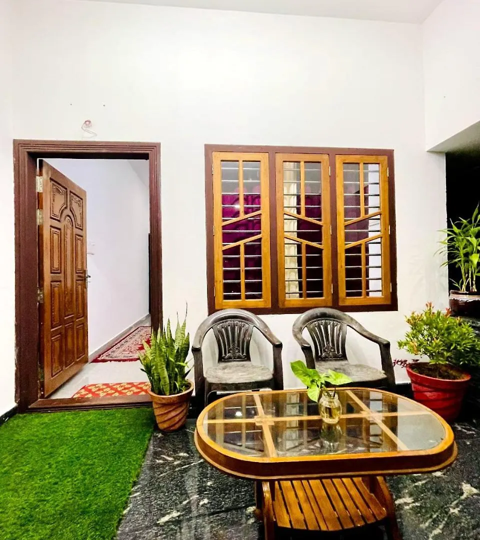 Evaa Homes Anachal Kwatera prywatna